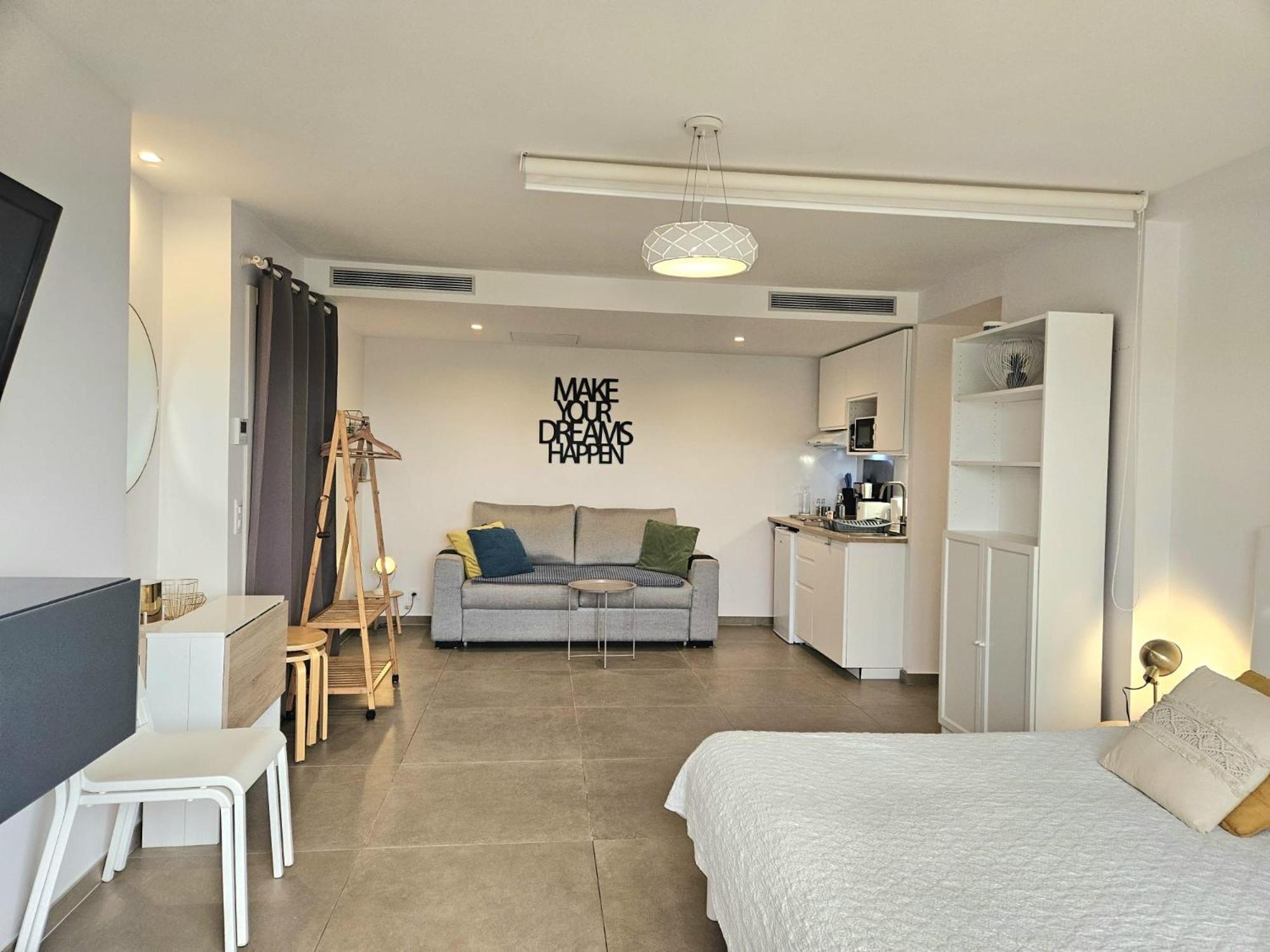 Twenty Rent Hotel Cagnes-sur-Mer Szoba fotó